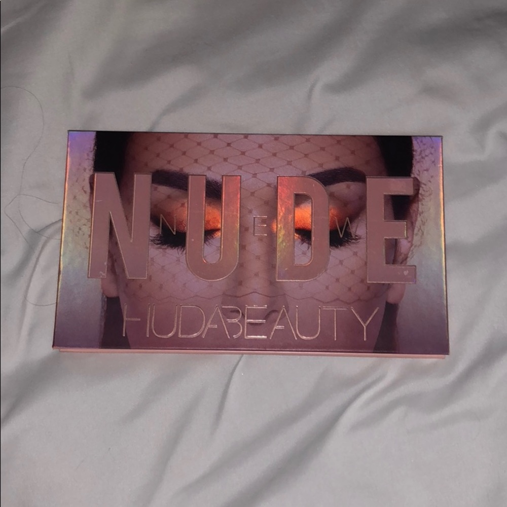TRADED!! HUDA beauty NUDE palette